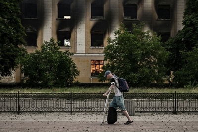 ウクライナ軍、東部要衝から撤退も 州知事