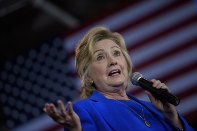 「トランプ氏支持者の半数は嘆かわしい人」 クリントン氏が本音？