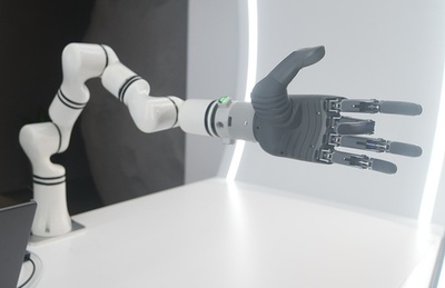 マスク氏の量産宣言で市場が過熱 中国でブレイン・マシン・インターフェース産業集積が加速