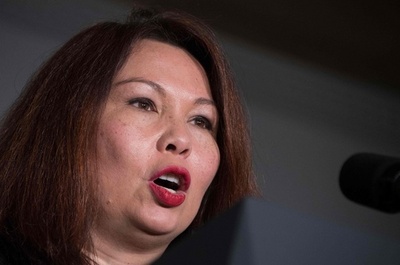 米上院議員初、任期中に出産 民主党ダックワース氏