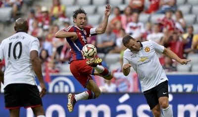 バイエルン・ミュンヘンとマンチェスター・ユナイテッドのOBが対戦