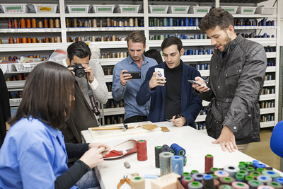 「トッズ」インフルエンサー4人が本社ツアーに参加