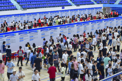 「ブラックバイト」にご用心 就職難の中国で被害続出