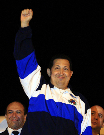 チャベス大統領、療養先のキューバから帰国