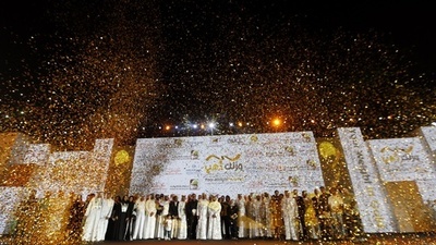 ドバイの減量キャンペーン、優勝者に「金」を授与