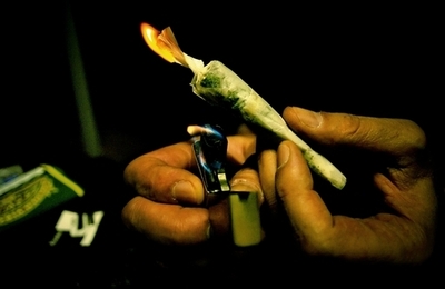 シンガポール女性がアフリカ犯罪組織の運び屋に、SNS通じ知り合う