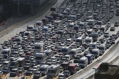 英ドーバー港で15時間待ち大渋滞、仏入国審査の厳格化で