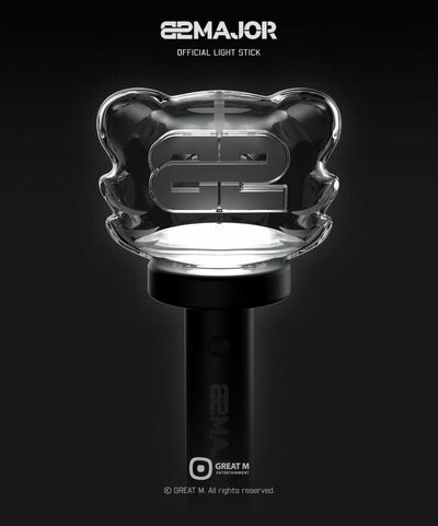 82MAJOR、デビュー後初の公式応援棒、ファンミーティングで公開