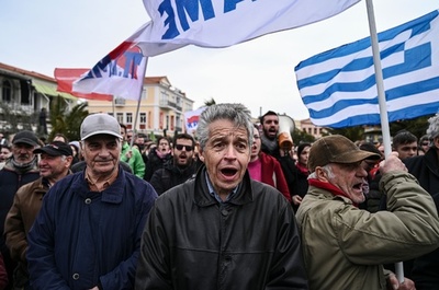 ギリシャの移民問題、政府と地方が激しく対立