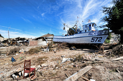 チリ大地震、国連事務総長が被災地を視察