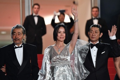 河瀨直美監督、カンヌプレミアで着用した勝負ドレス