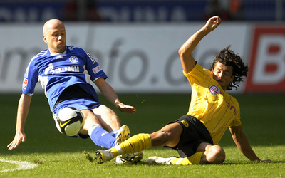ドルトムント シャルケと引き分ける