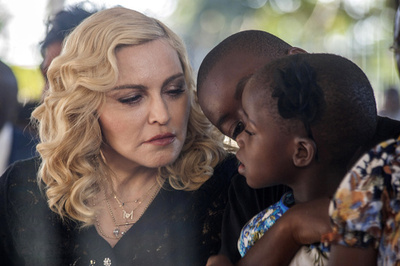 マドンナさん、戦争孤児からバレリーナになった女性の自伝を映画化