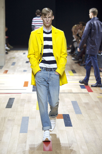 マリンテイストを加えた新エレガンス、「ディオール オム」15年春夏メンズ