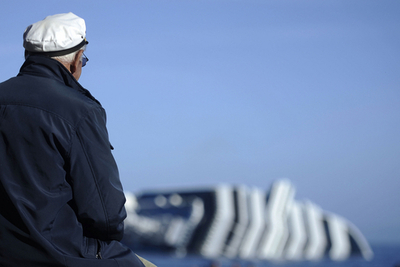 伊客船事故、HDDを回収 ブリッジの映像を収録か