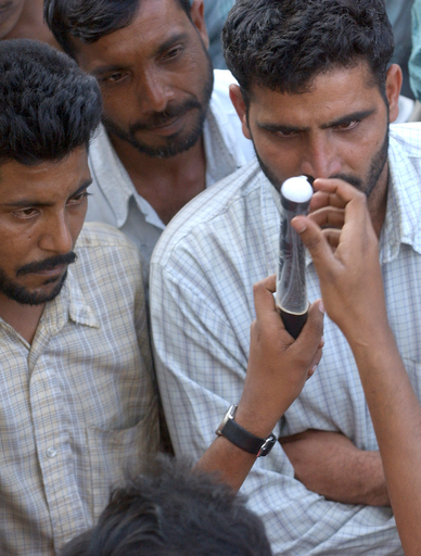 バイブレーター付きコンドーム、ヒンズー主導の州で禁止騒ぎ