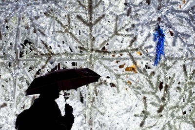 伊サレルノのイルミネーション、幻想的な光のアート