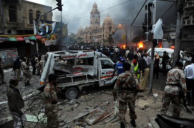 パキスタン、シーア派行事で爆発 30人死亡