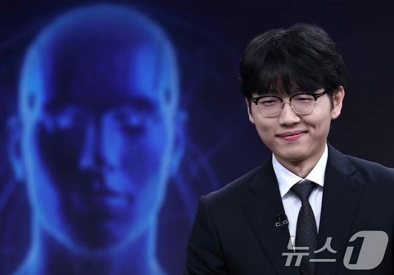 17日、ソウル市内の韓国経済TVスタジオで取材に応じるシン・ジンソ九段(c)news1