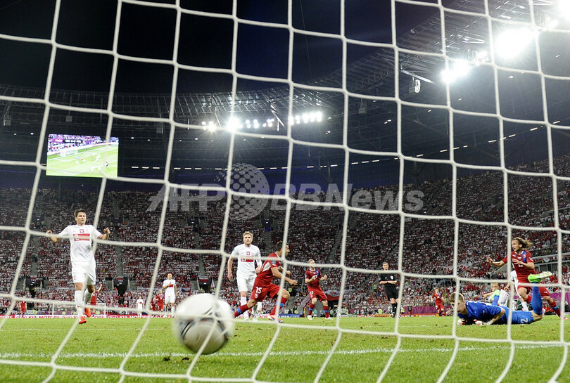 チェコが8強進出、共催国ポーランドが敗退 サッカー欧州選手権