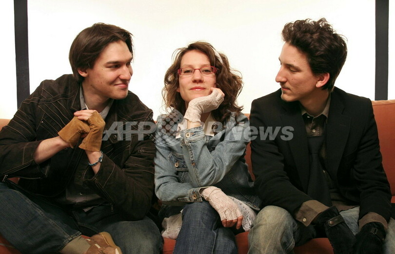 指6本とiPhone3台が奏でる音楽、オーストリアの3人組ユニット「iBand」に話題沸騰