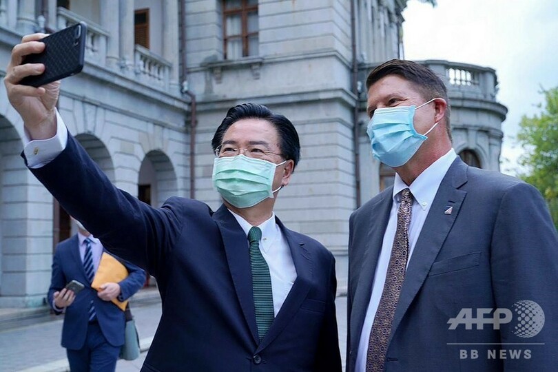 台湾機が緊急発進 米高官訪台で中国が軍事演習