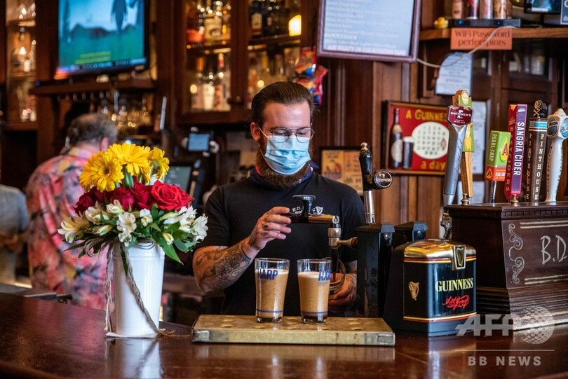 米テキサス州、マスク着用義務付ける知事令 新規感染が過去最多