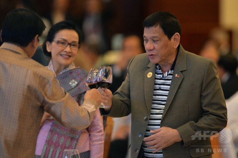 「戦闘員の体を引き裂いて食ってやる」 比大統領、また過激発言