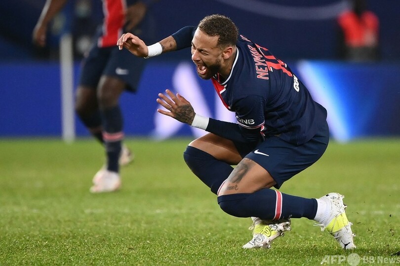 リヨンに敗れ首位陥落のpsg ネイマール負傷退場で暗雲 写真7枚 国際ニュース Afpbb News