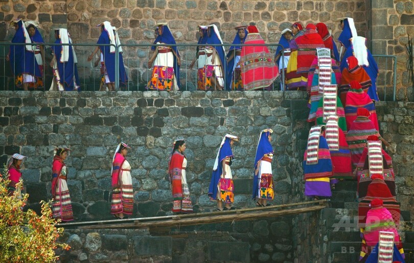 インカ帝国の儀式「インティ・ライミ」を再現、ペルー・クスコ