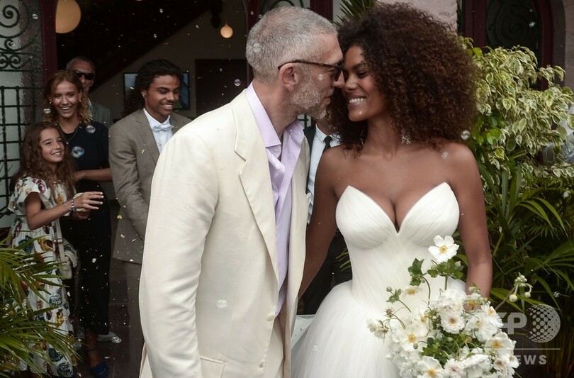 俳優ヴァンサン・カッセル、21歳モデルと結婚