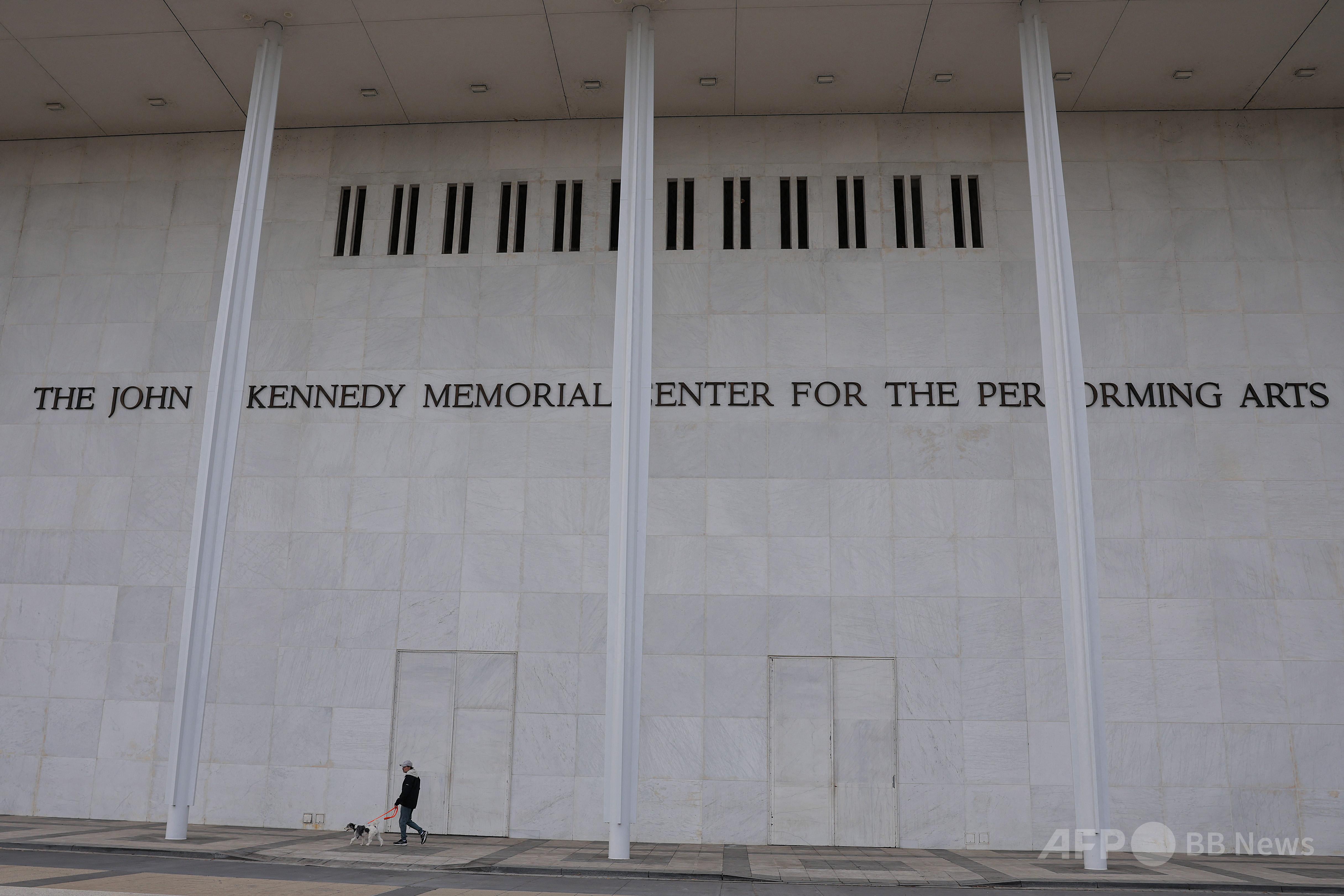 文化施設を「トランプ・ケネディ・センター」に改称 ケネディ家は反発