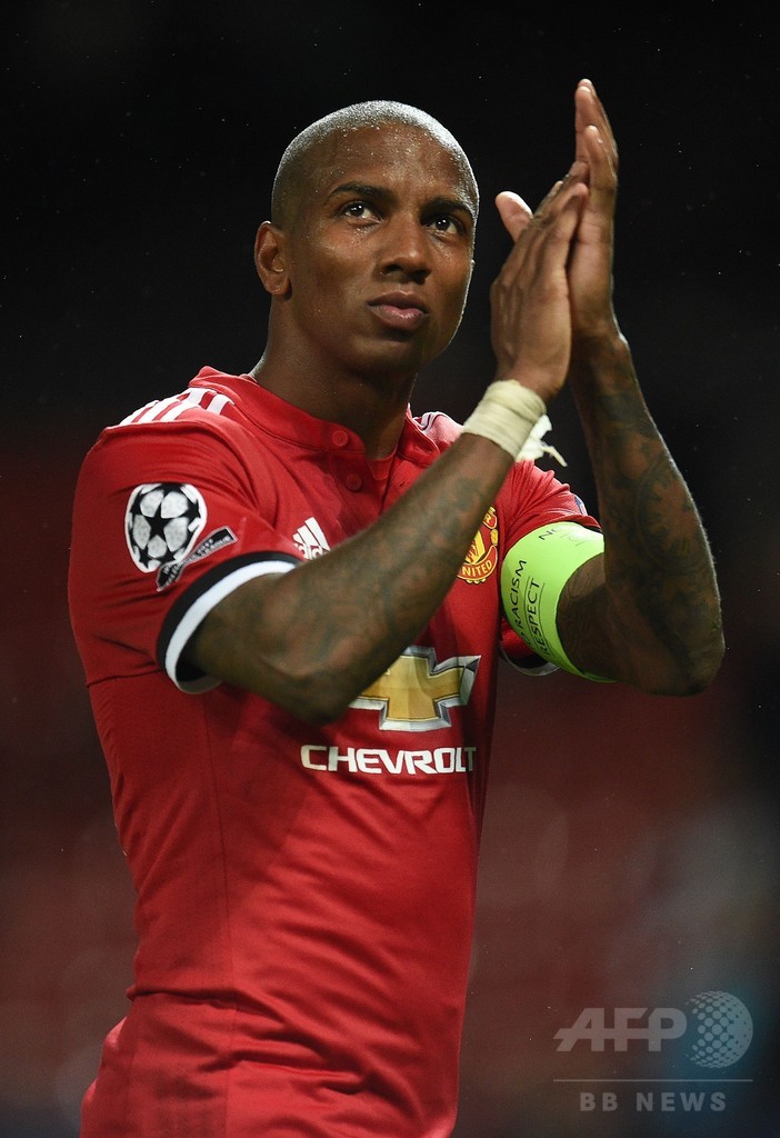 ユナイテッドがヤングと契約延長、2019年まで 写真1枚 国際ニュース：AFPBB News