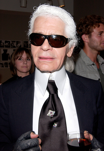 カールラガーフェルド追悼　非売品　未使用　傷、日焼けなし _105707844_gettyimages-