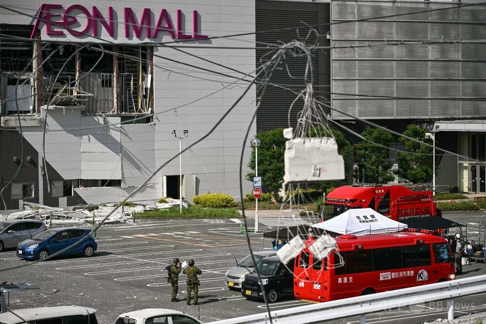 熊本地震死者13人、イオンモールで生存者捜索続く
