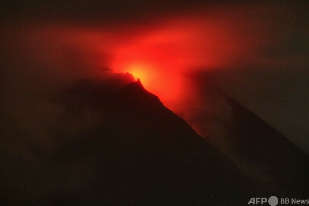 インドネシア・ジャワ島で火山噴火 253人避難 写真4枚 国際ニュース
