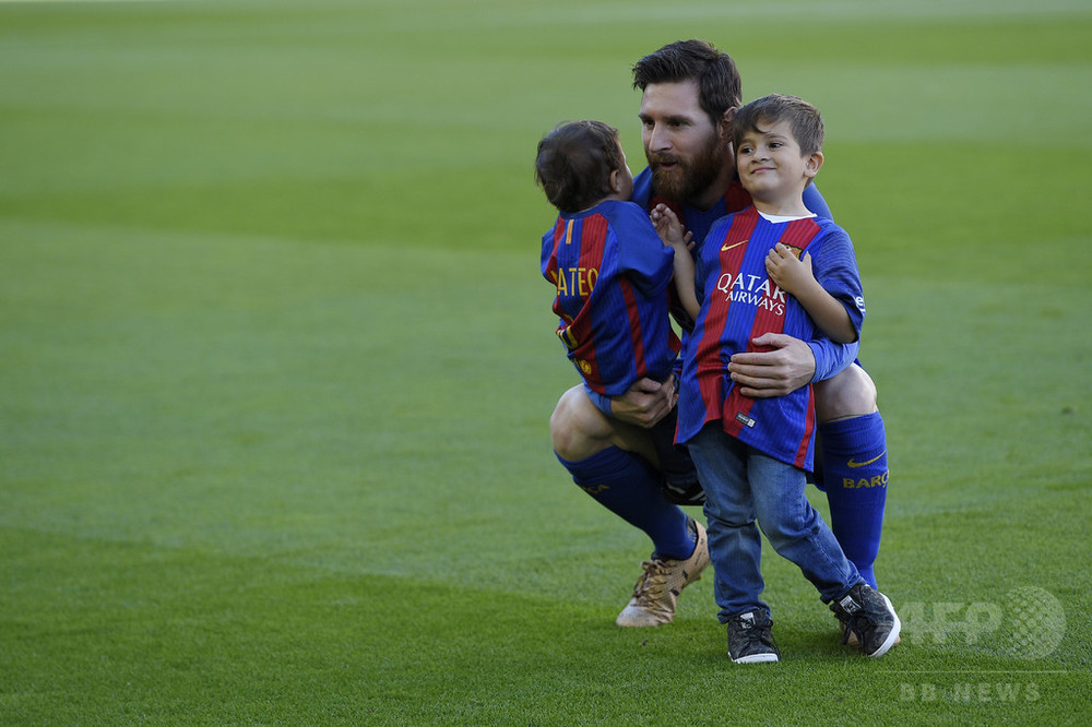 メッシ夫妻に第3子となる男の子が誕生 写真1枚 国際ニュース Afpbb News