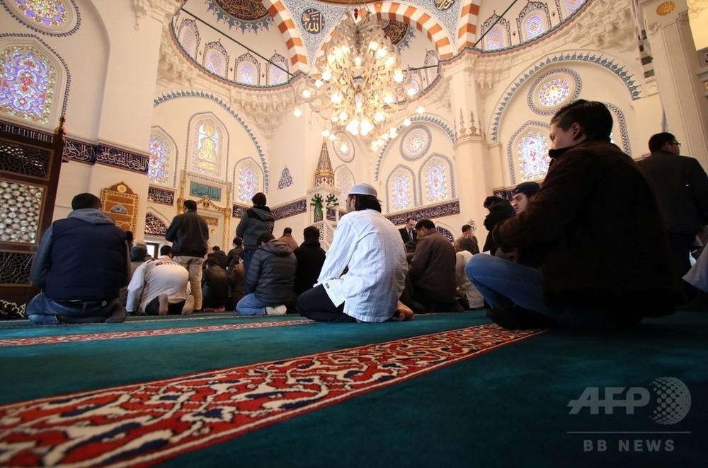 都内モスク、イスラム教徒数百人が後藤さんの解放を祈る 写真6枚 国際ニュース：AFPBB News