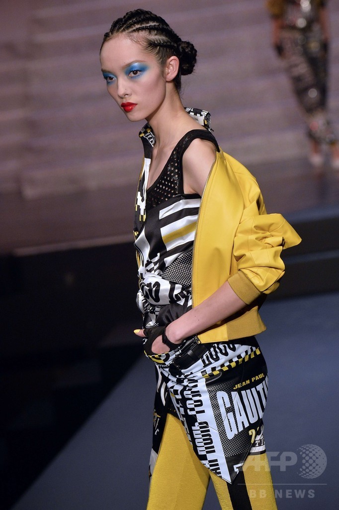 ラストショーはミスコン風の演出、「ジャンポール・ゴルチエ」15年春夏