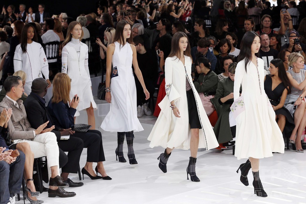 7月発表のクチュールをプレタポルテで再現、「クリスチャン ディオール」15年春夏