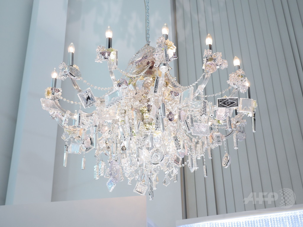 ジルスチュアート ビューティ、10周年記念パーティ開催