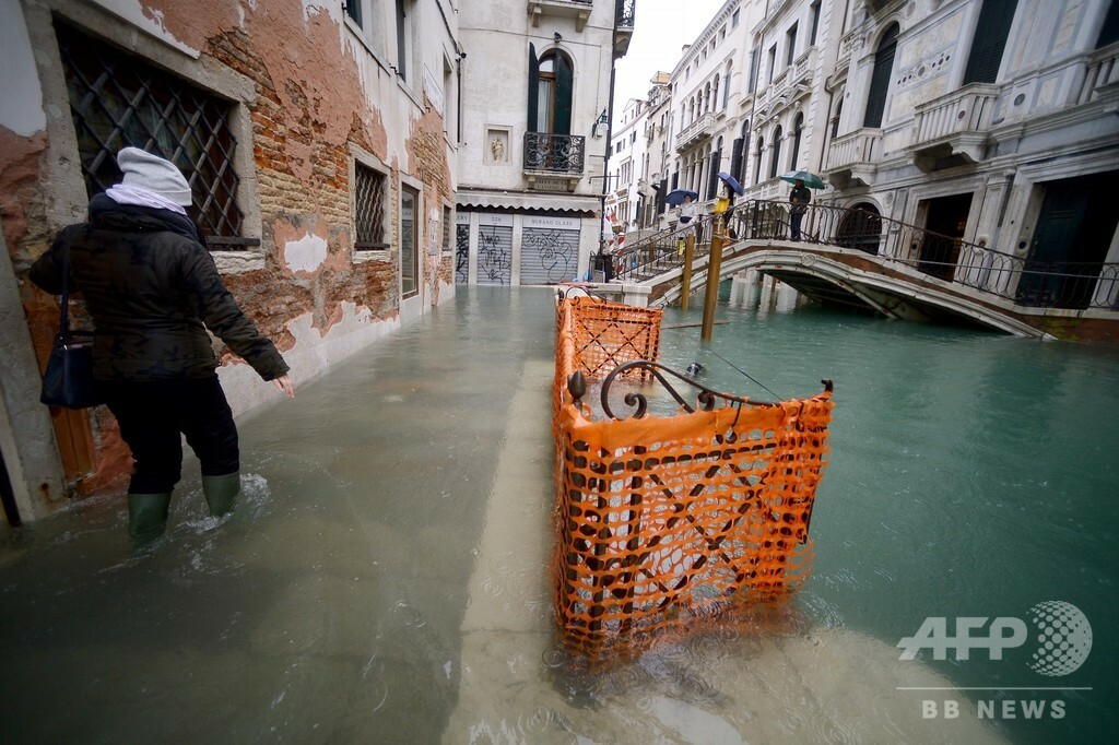 伊ベネチアでまた高潮、サンマルコ広場を一時閉鎖 50以上の教会も被害