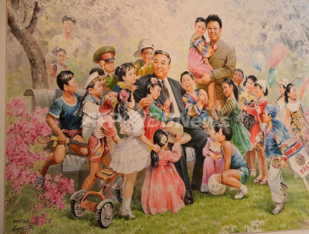 ウィーンで北朝鮮の美術品展、金総書記親子の肖像画も 写真18枚