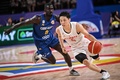 FIBAバスケットボール・ワールドカップ、17-32位順位決定ラウンド・グループO、日本対カーボベルデ。ドリブルする河村勇輝（2023年9月2日撮影）。(c)Yuichi YAMAZAKI / AFP