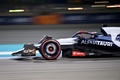 23F1開幕戦バーレーンGPのフリー走行2回目に臨むアルファタウリのニック・デ・フリース（2023年3月3日撮影）。(c)ANDREJ ISAKOVIC / AFP