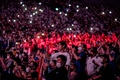 22-23NBAプレシーズンゲーム、ワシントン・ウィザーズ対ゴールデンステイト・ウォリアーズ。試合を見守る観客（2022年9月30日撮影）。(c)Philip FONG / AFP