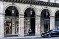 フランス・パリのリボリ通りで、柱に描かれたかぎ十字（2020年10月11日撮影）。(c)STEPHANE DE SAKUTIN / AFP
