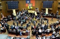 中台間の「サービス貿易協定」を審議していた台湾の立法院を占拠した学生や活動家たち（2014年3月18日撮影）。(c)AFP/SAM YEH