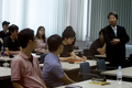 韓国・ソウル（Seoul）の大学で講義を行う鄭雲燦（チョン・ウンチャン、Chung Un-Chan）前ソウル大学総長（2009年9月3日撮影）。(c)AFP/LEE HOON-KOO