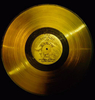 米航空宇宙局（NASA）の探査機「ボイジャー1号（Voyager 1）」に積まれたレコード盤（1970年公開）。(c)AFP/NASA